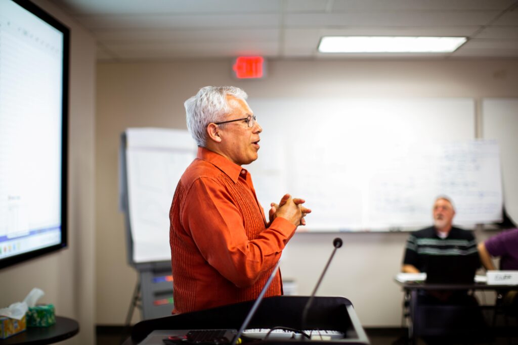 Dr. Yáñez-Moreno teaching